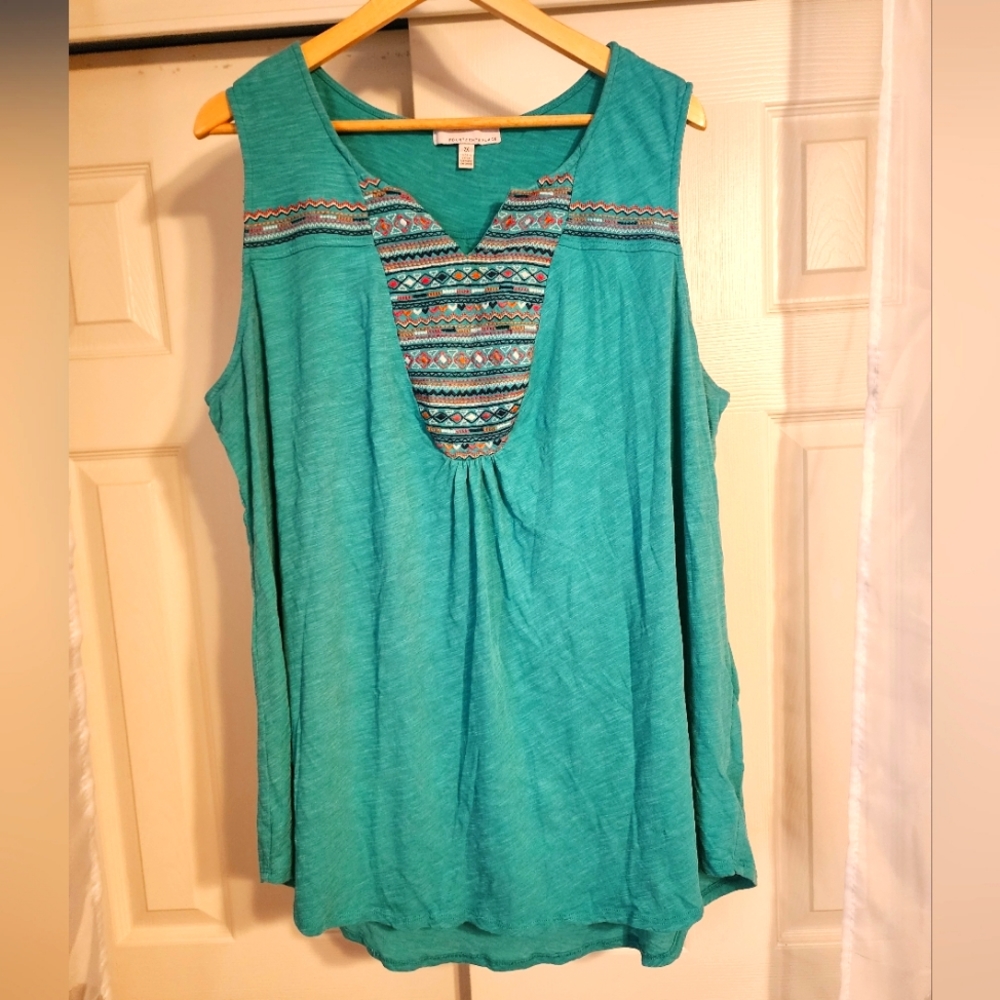 2X turquoise tunic top with geometrical embroidered pattern